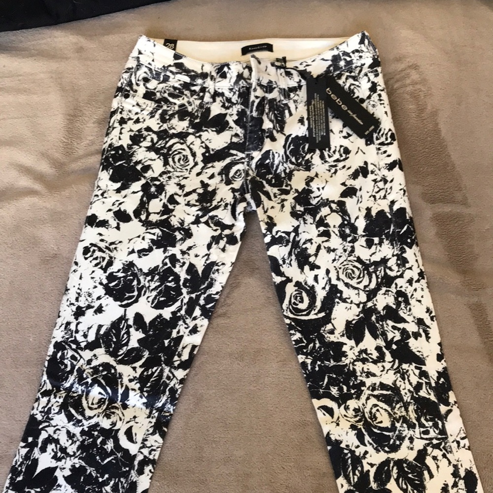 Bebe White/Black Floral Print sz.28 Jeans NWT